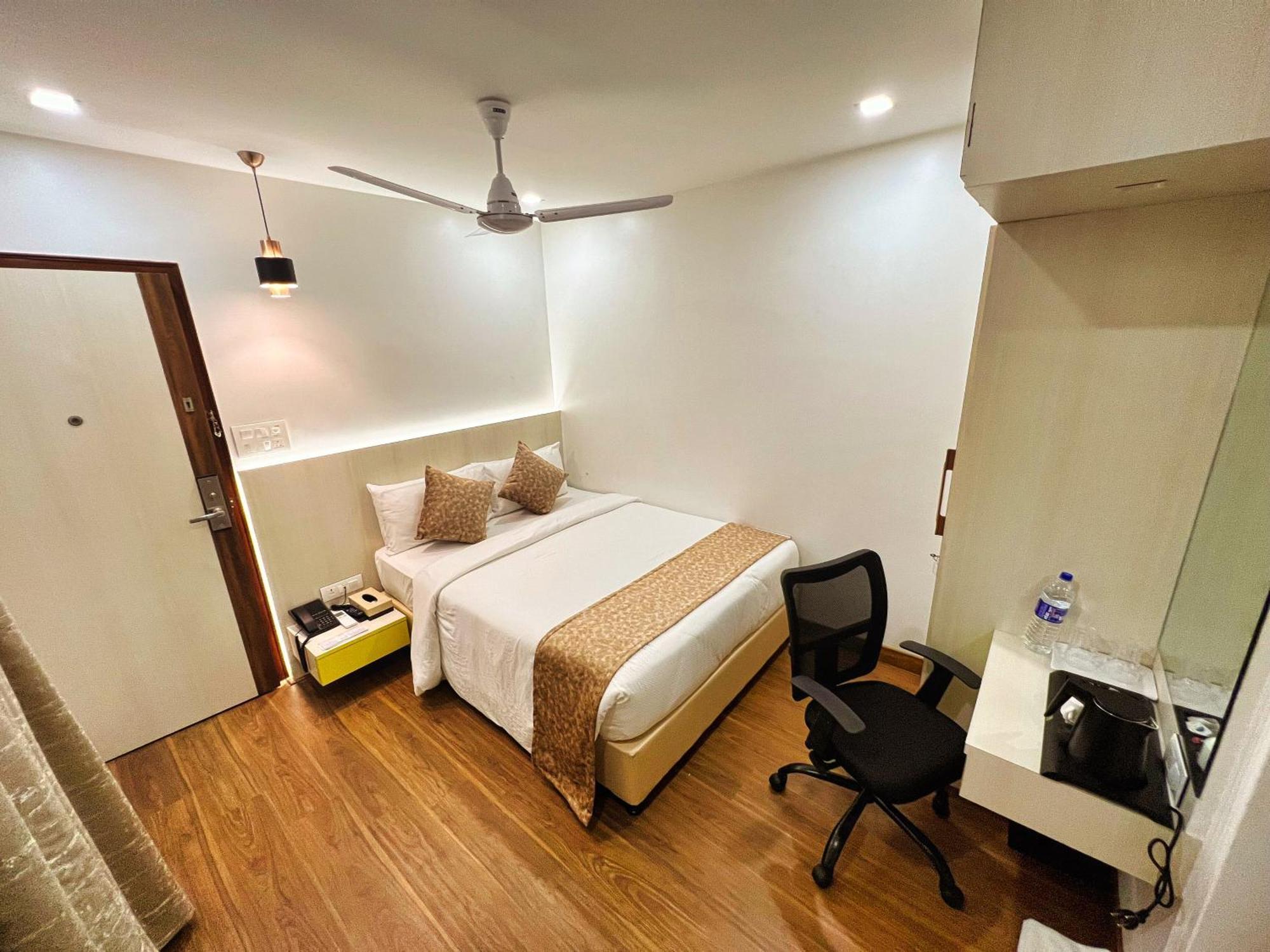 White House By Maxxvalue Service Apartments Bandra 孟买 外观 照片